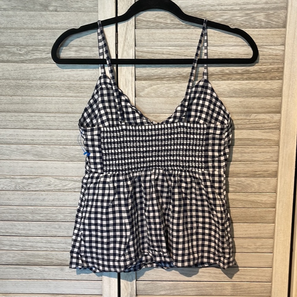 📦 Old Navy tank top - Picture 2 of 3